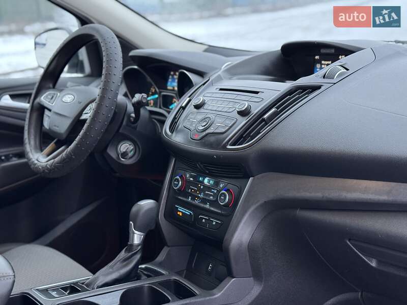 Позашляховик / Кросовер Ford Escape 2017 в Миргороді