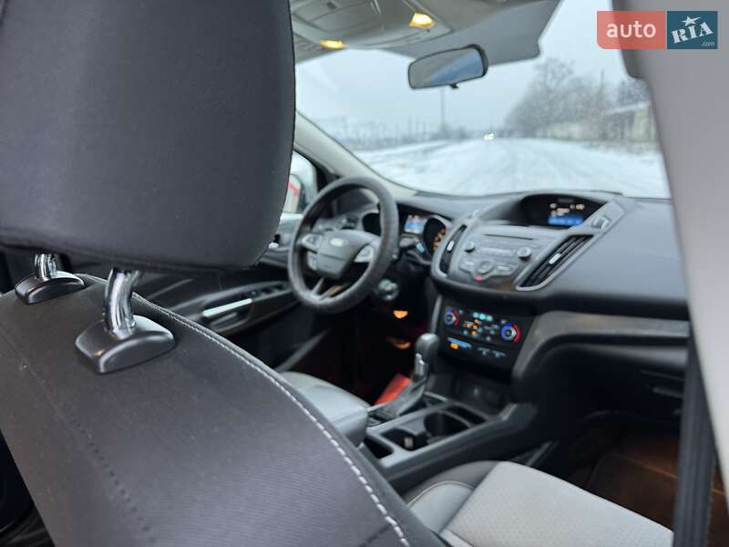 Позашляховик / Кросовер Ford Escape 2017 в Миргороді
