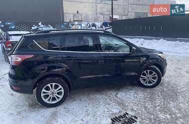 Позашляховик / Кросовер Ford Escape 2017 в Івано-Франківську