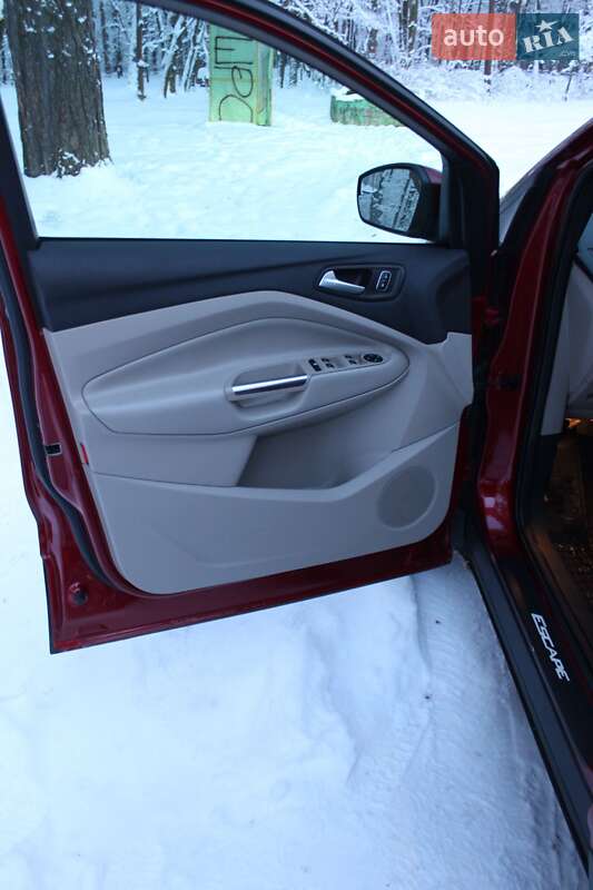 Внедорожник / Кроссовер Ford Escape 2016 в Чернигове