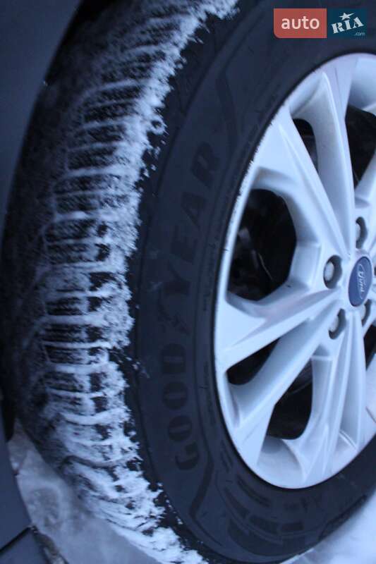 Внедорожник / Кроссовер Ford Escape 2016 в Чернигове