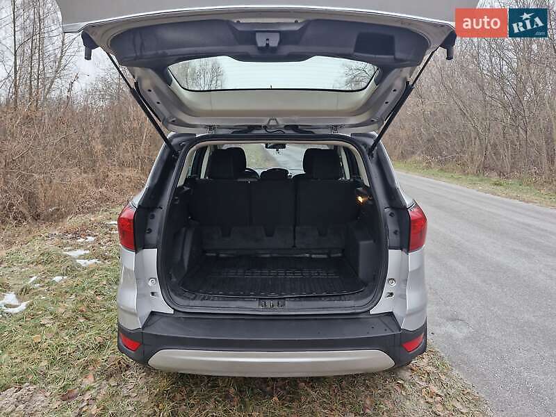 Внедорожник / Кроссовер Ford Escape 2019 в Львове