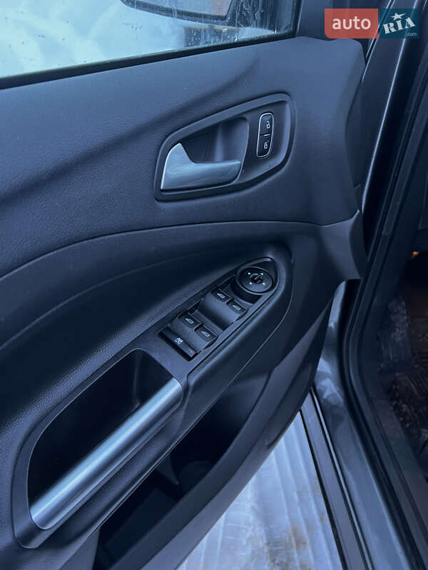 Позашляховик / Кросовер Ford Escape 2017 в Львові