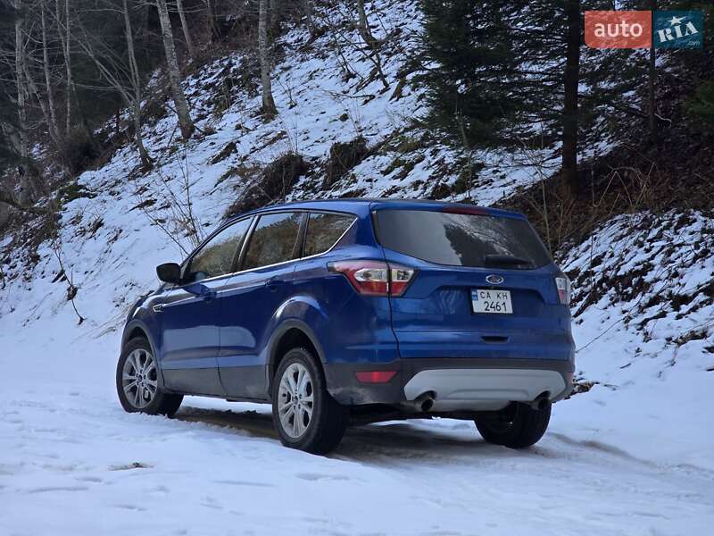 Внедорожник / Кроссовер Ford Escape 2016 в Черкассах