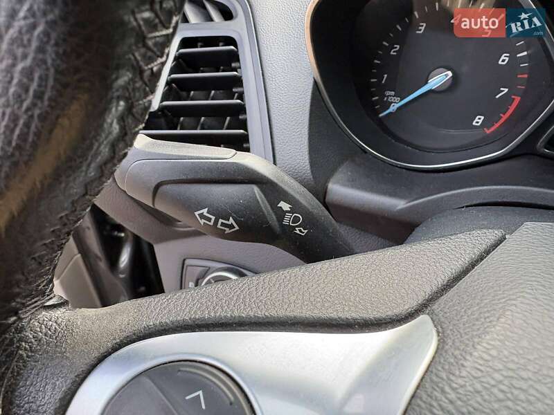 Внедорожник / Кроссовер Ford Escape 2015 в Николаеве