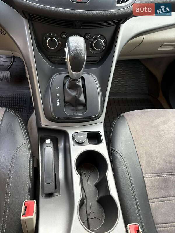 Внедорожник / Кроссовер Ford Escape 2015 в Николаеве