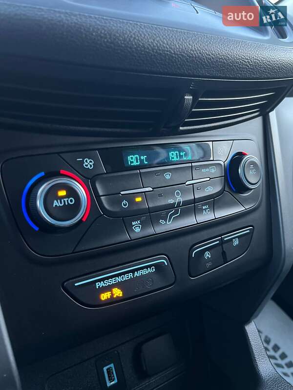 Внедорожник / Кроссовер Ford Escape 2017 в Львове