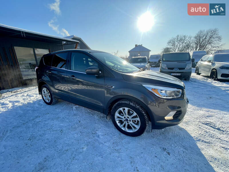 Позашляховик / Кросовер Ford Escape 2017 в Чернівцях