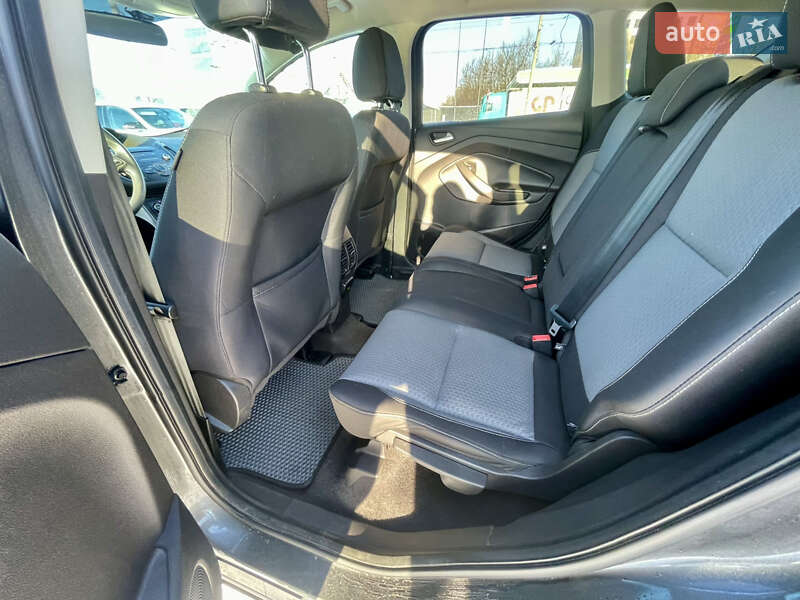 Позашляховик / Кросовер Ford Escape 2017 в Чернівцях