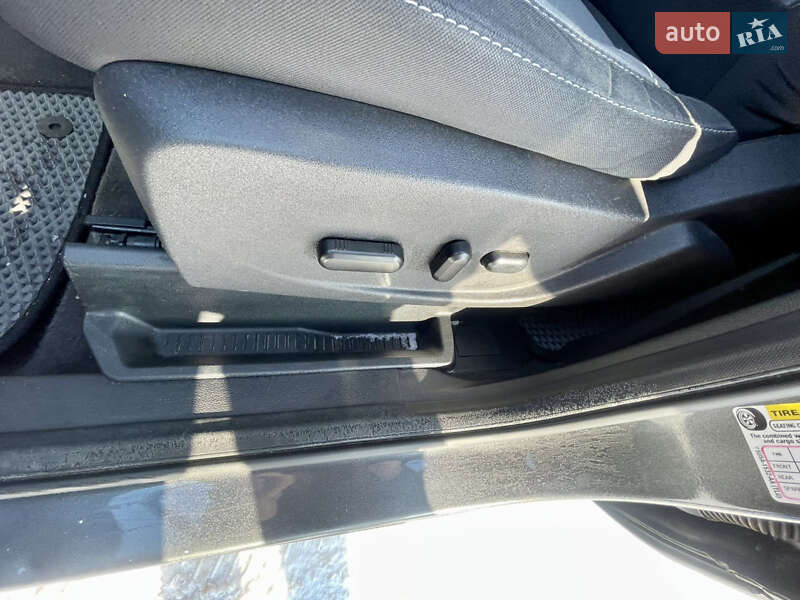 Позашляховик / Кросовер Ford Escape 2017 в Чернівцях