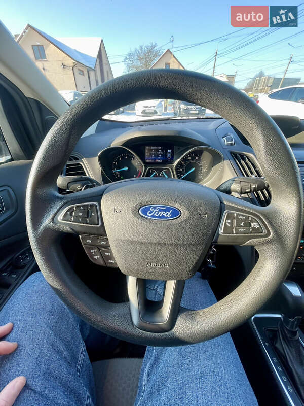 Позашляховик / Кросовер Ford Escape 2017 в Чернівцях