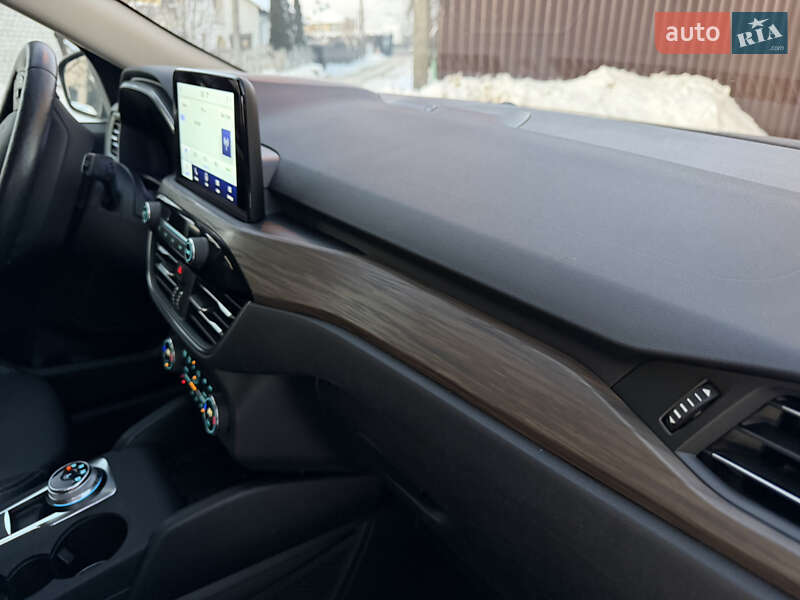 Позашляховик / Кросовер Ford Escape 2020 в Рівному