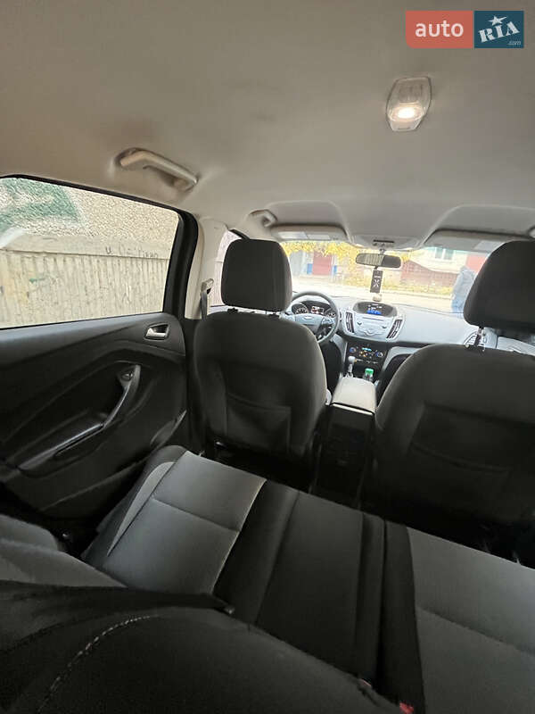 Внедорожник / Кроссовер Ford Escape 2016 в Черкассах