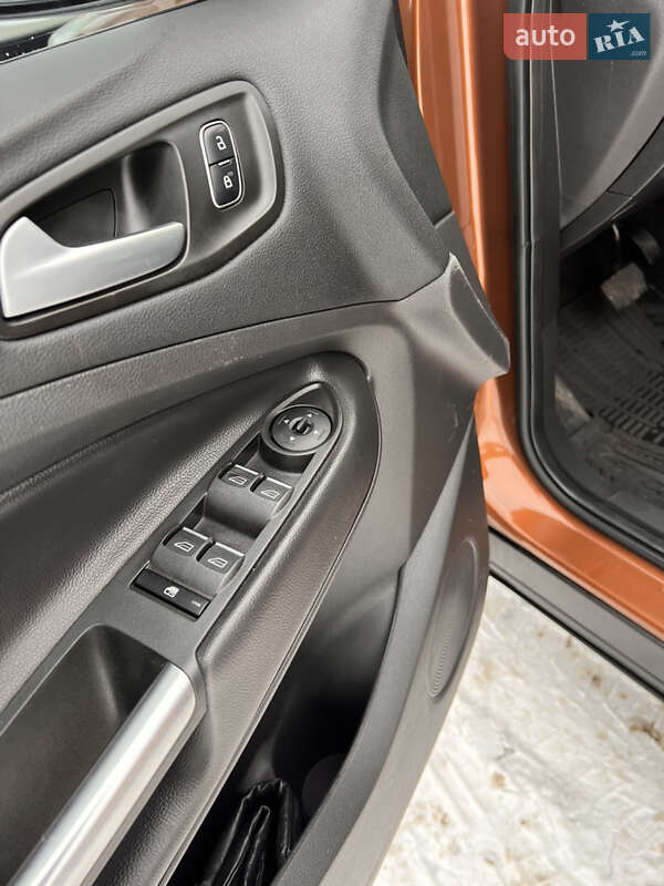 Внедорожник / Кроссовер Ford Escape 2016 в Киеве