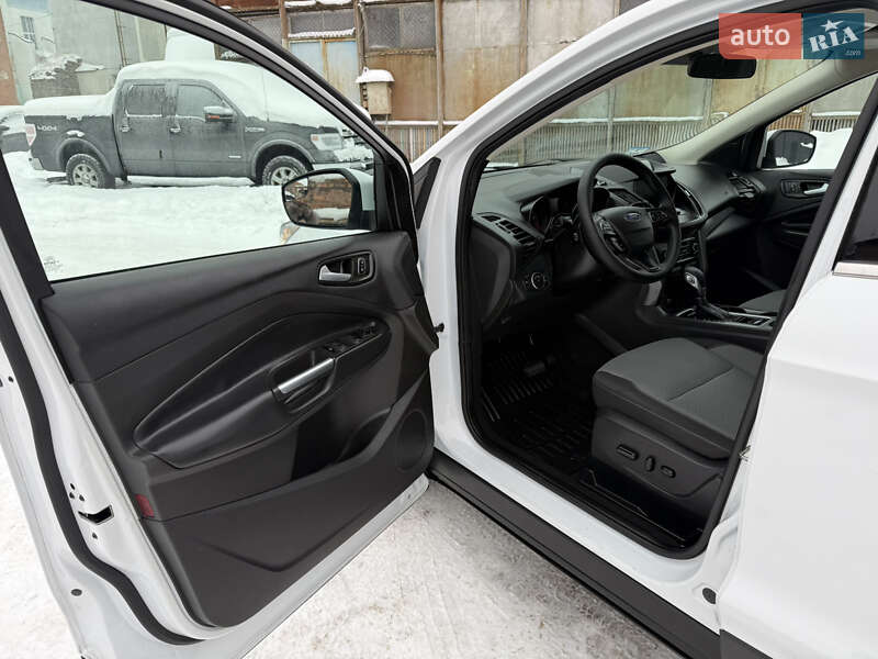 Внедорожник / Кроссовер Ford Escape 2019 в Дубно