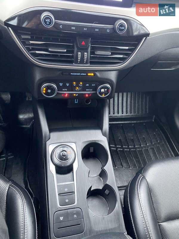 Внедорожник / Кроссовер Ford Escape 2019 в Киеве