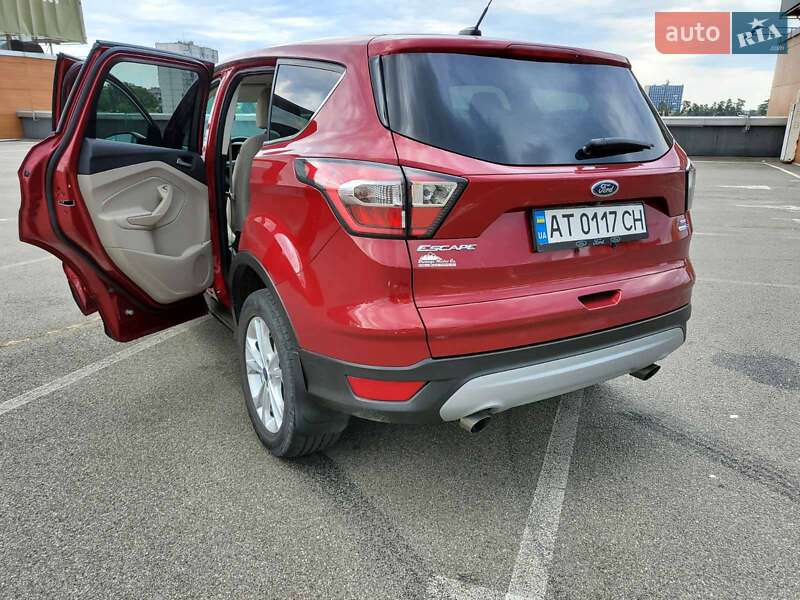 Внедорожник / Кроссовер Ford Escape 2017 в Ивано-Франковске