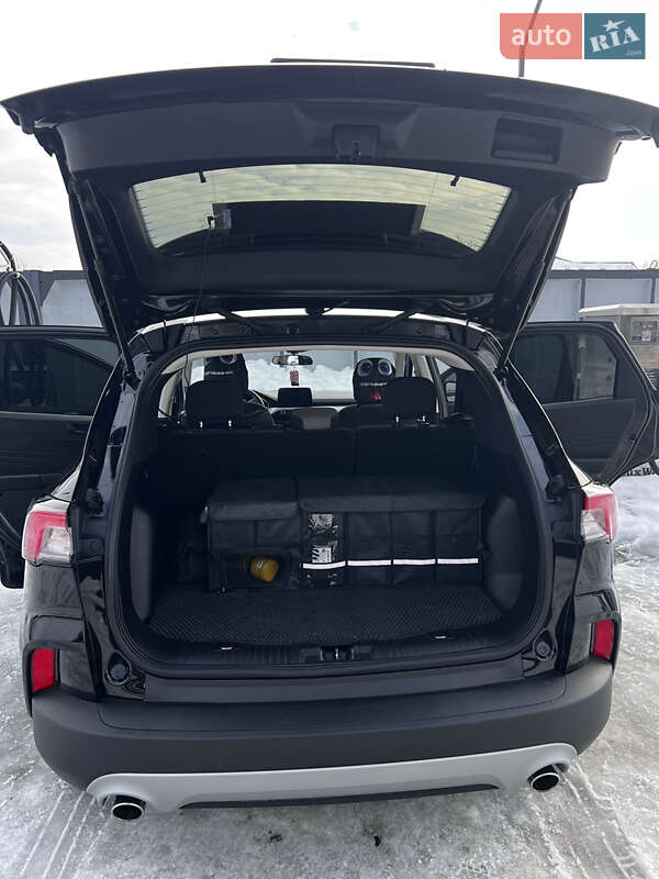 Позашляховик / Кросовер Ford Escape 2022 в Ужгороді