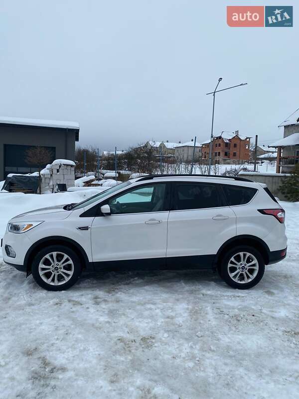 Внедорожник / Кроссовер Ford Escape 2018 в Львове