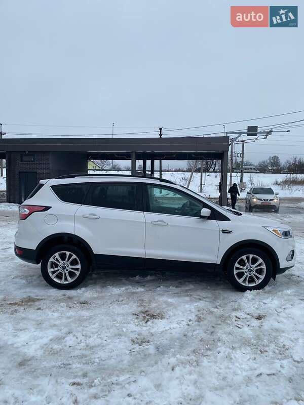 Внедорожник / Кроссовер Ford Escape 2018 в Львове