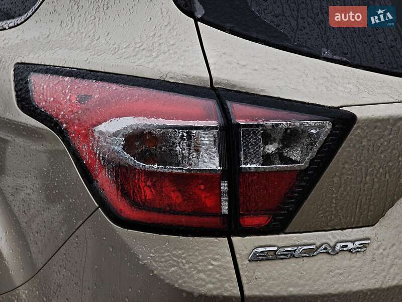 Внедорожник / Кроссовер Ford Escape 2016 в Харькове