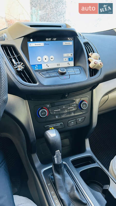 Внедорожник / Кроссовер Ford Escape 2016 в Чернигове