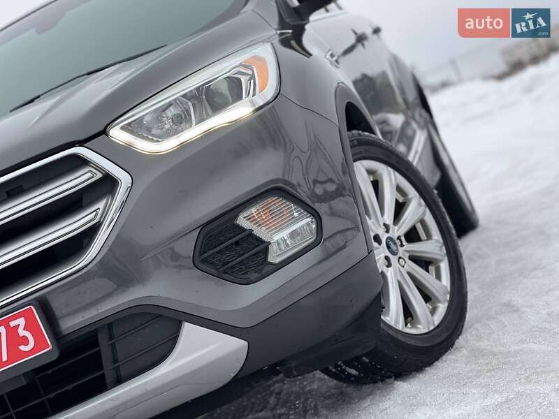 Внедорожник / Кроссовер Ford Escape 2017 в Стрые