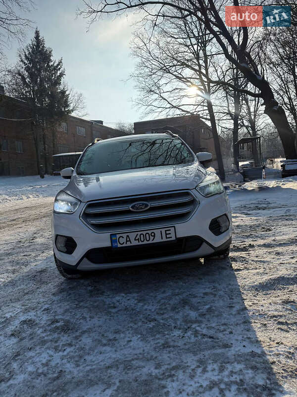 Позашляховик / Кросовер Ford Escape 2018 в Умані