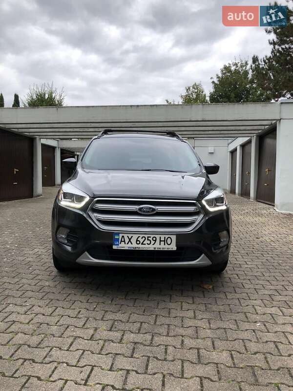 Позашляховик / Кросовер Ford Escape 2018 в Львові