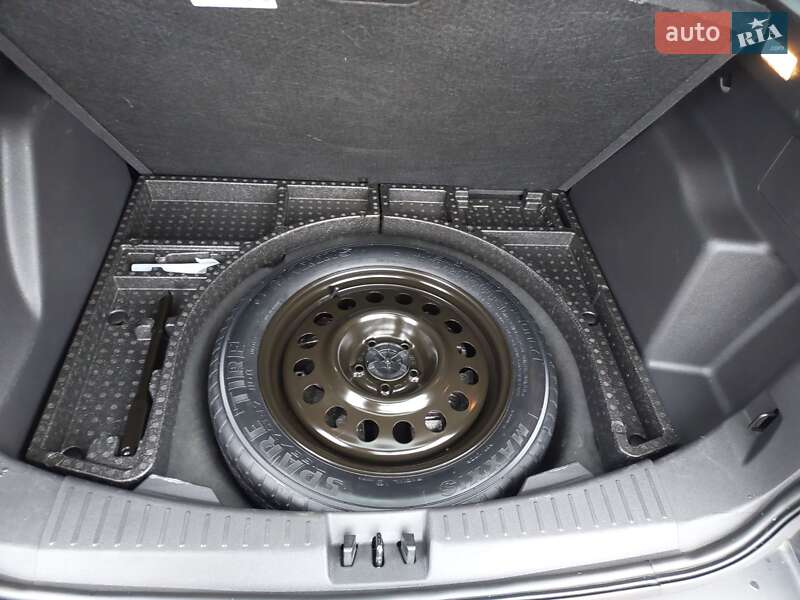 Внедорожник / Кроссовер Ford Escape 2017 в Карловке