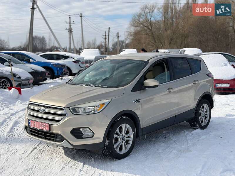 Позашляховик / Кросовер Ford Escape 2017 в Луцьку