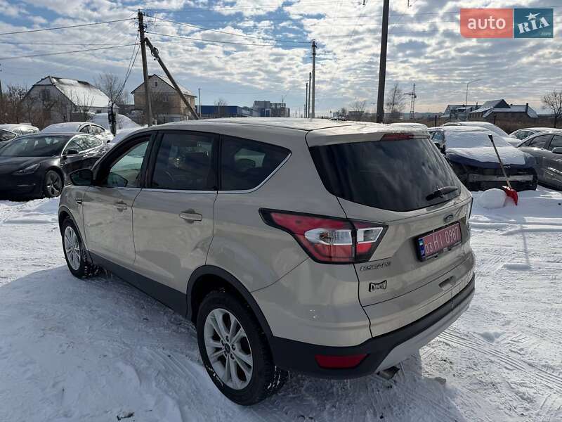 Позашляховик / Кросовер Ford Escape 2017 в Луцьку