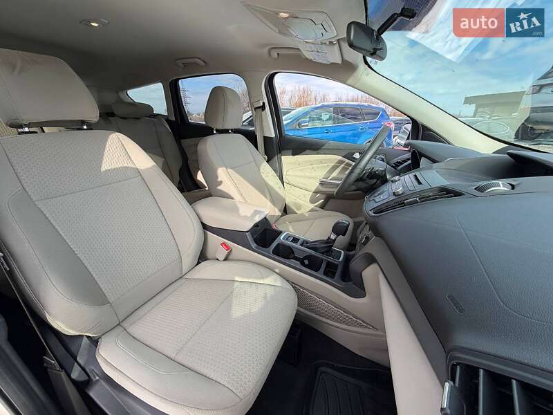 Позашляховик / Кросовер Ford Escape 2017 в Луцьку