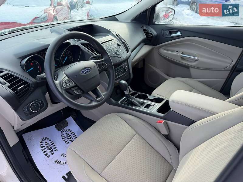 Позашляховик / Кросовер Ford Escape 2017 в Луцьку