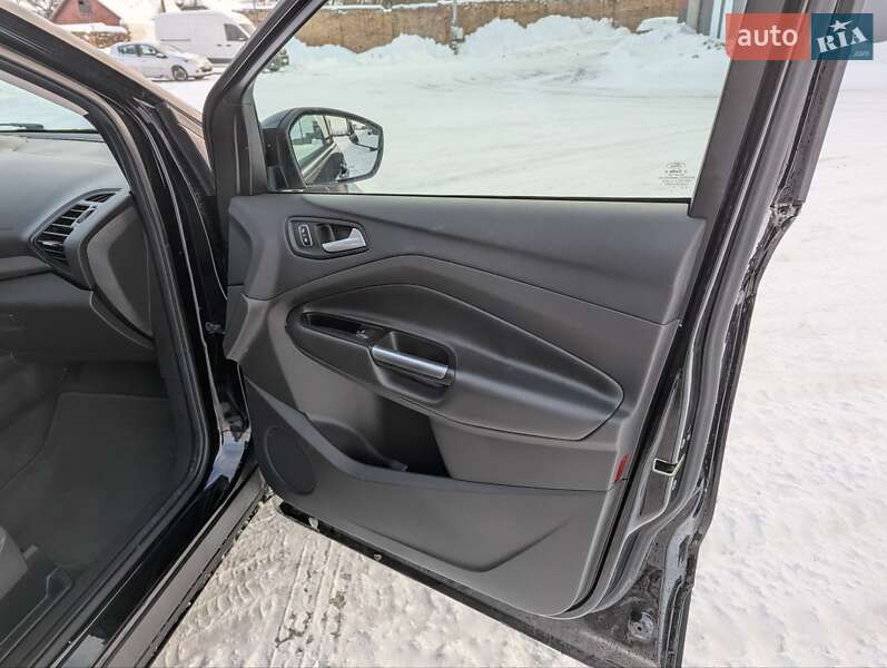 Позашляховик / Кросовер Ford Escape 2017 в Дубні