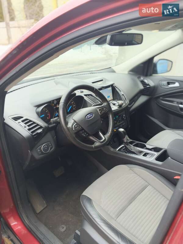 Позашляховик / Кросовер Ford Escape 2017 в Рівному