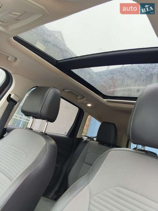 Позашляховик / Кросовер Ford Escape 2017 в Рівному