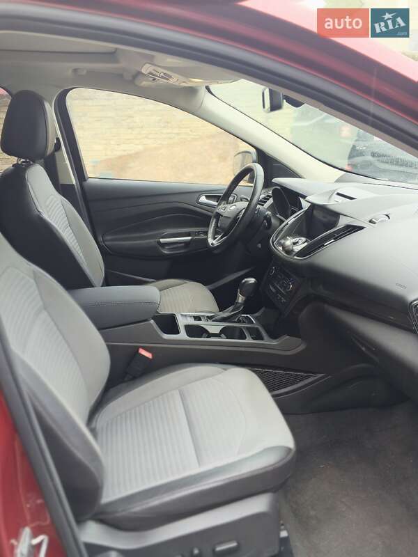 Позашляховик / Кросовер Ford Escape 2017 в Рівному