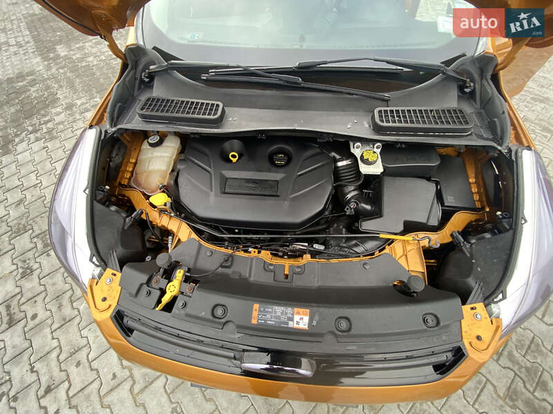 Внедорожник / Кроссовер Ford Escape 2016 в Дубно