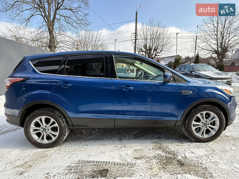 Позашляховик / Кросовер Ford Escape 2017 в Чернівцях