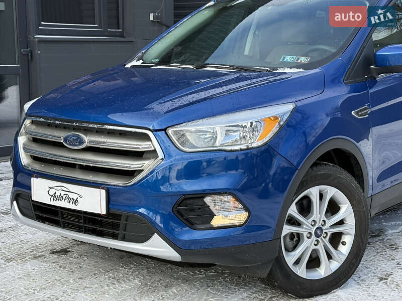 Позашляховик / Кросовер Ford Escape 2017 в Чернівцях