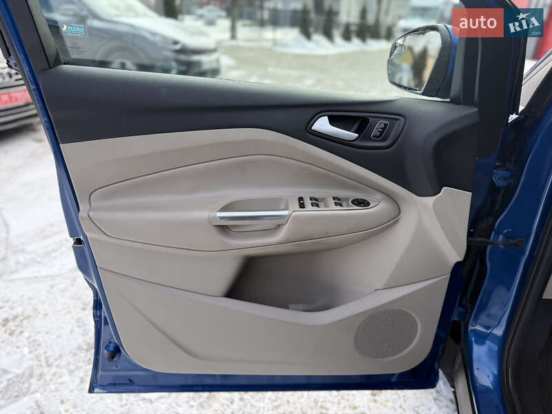 Позашляховик / Кросовер Ford Escape 2017 в Чернівцях