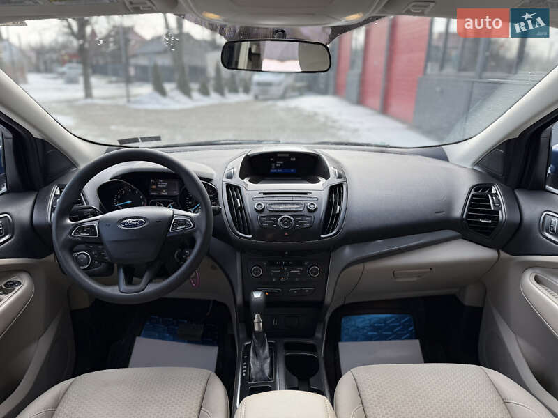 Позашляховик / Кросовер Ford Escape 2017 в Чернівцях