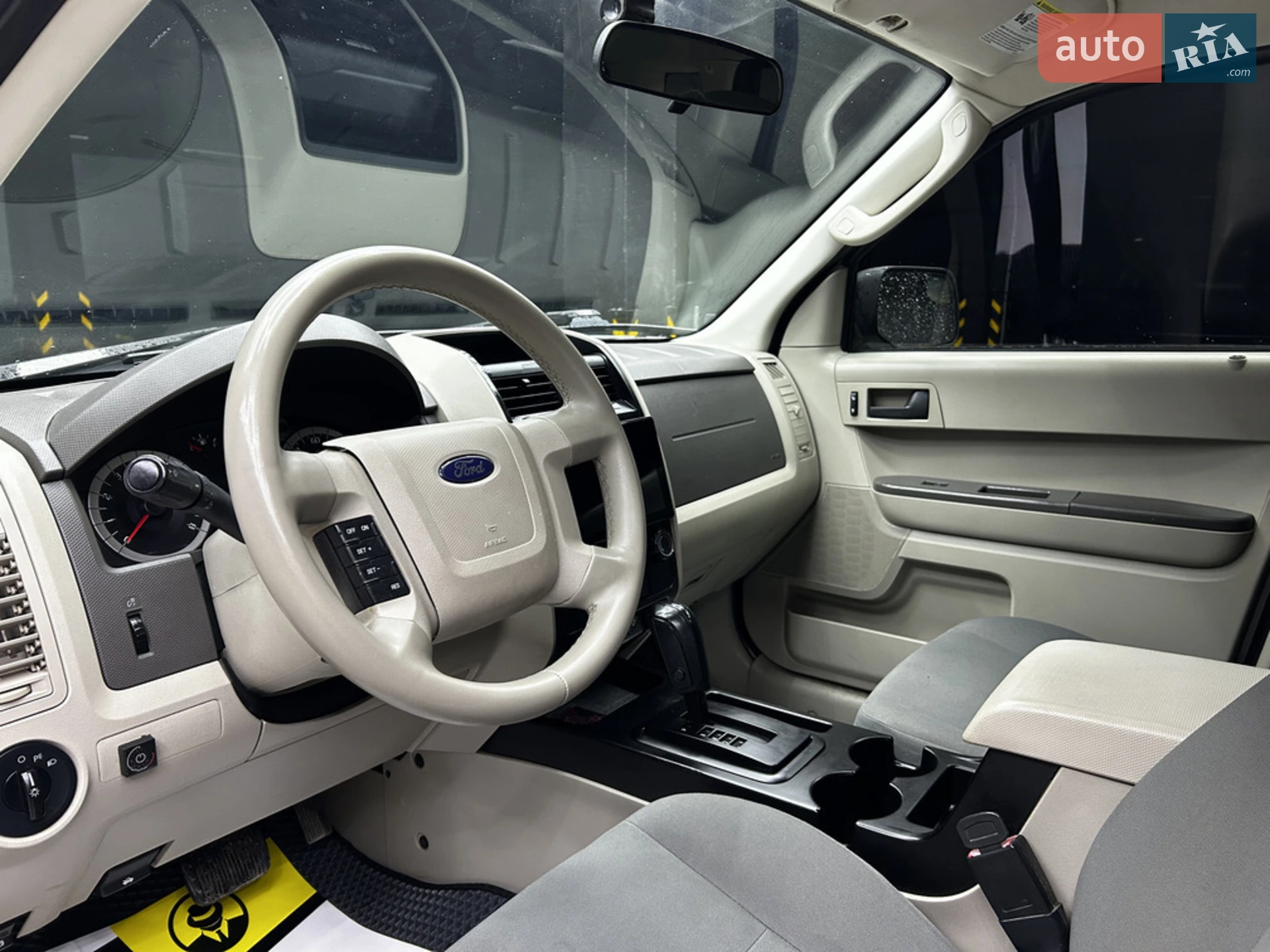 2010 Ford Escape - мініатюра 13