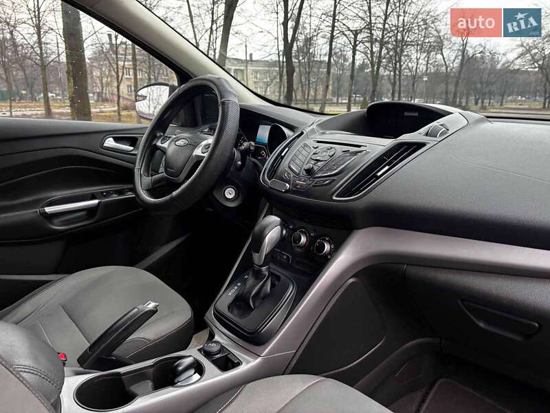 Внедорожник / Кроссовер Ford Escape 2016 в Запорожье