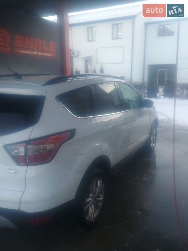Позашляховик / Кросовер Ford Escape 2017 в Івано-Франківську