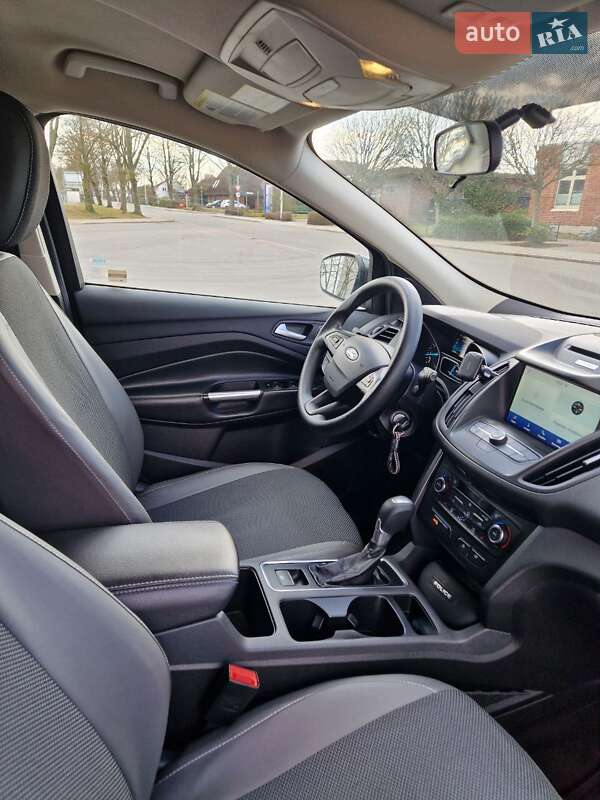 Внедорожник / Кроссовер Ford Escape 2017 в Сумах