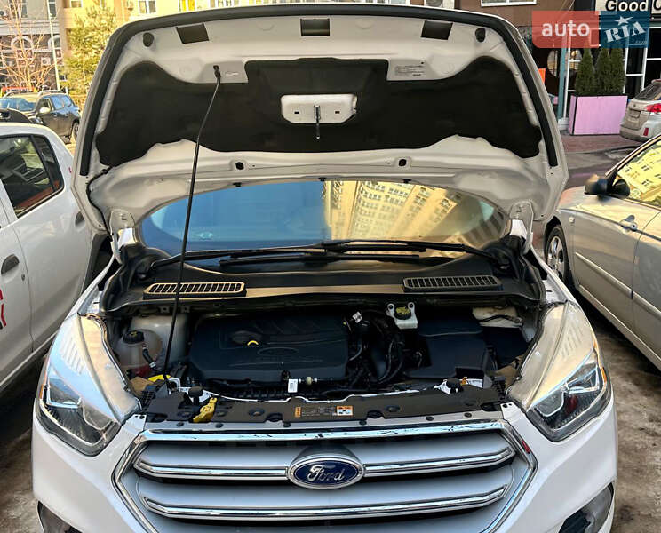 Внедорожник / Кроссовер Ford Escape 2018 в Киеве