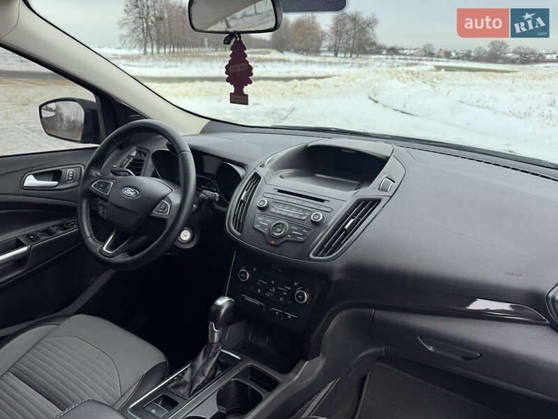 Внедорожник / Кроссовер Ford Escape 2017 в Сумах