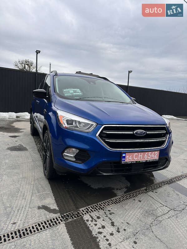 Внедорожник / Кроссовер Ford Escape 2017 в Черновцах